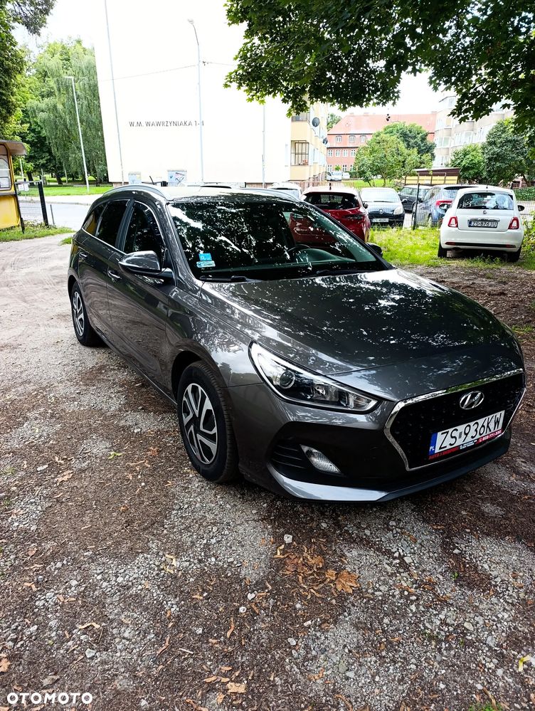 Hyundai i30 1.6 D Classic + - 4