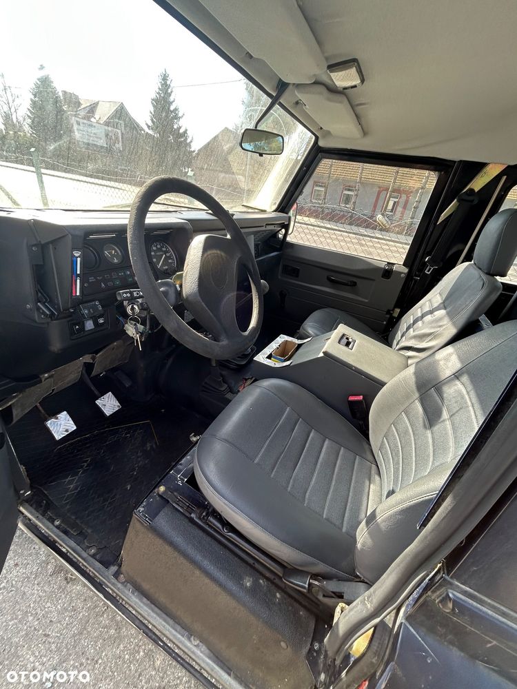 Land Rover Defender - 12