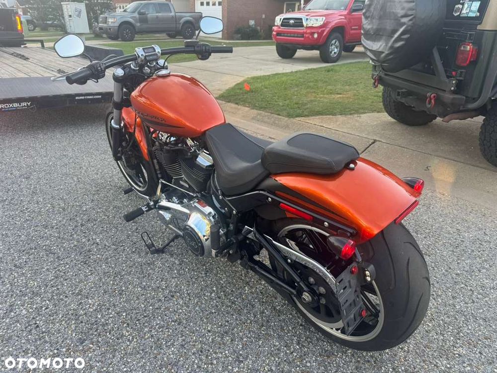Harley-Davidson Softail Breakout - 8