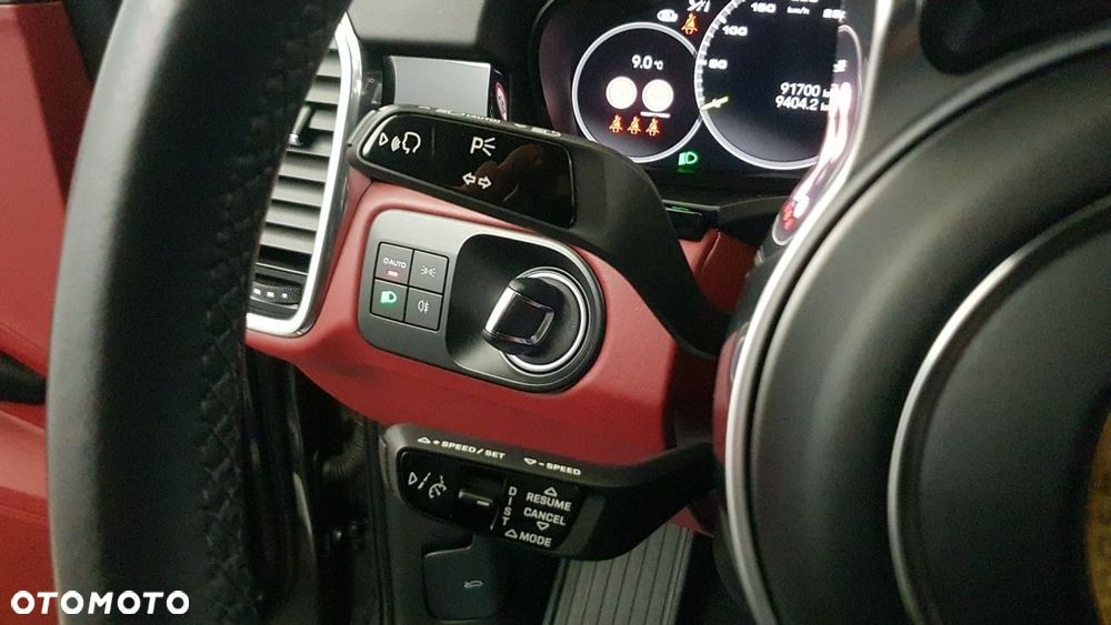 Porsche Cayenne - 25