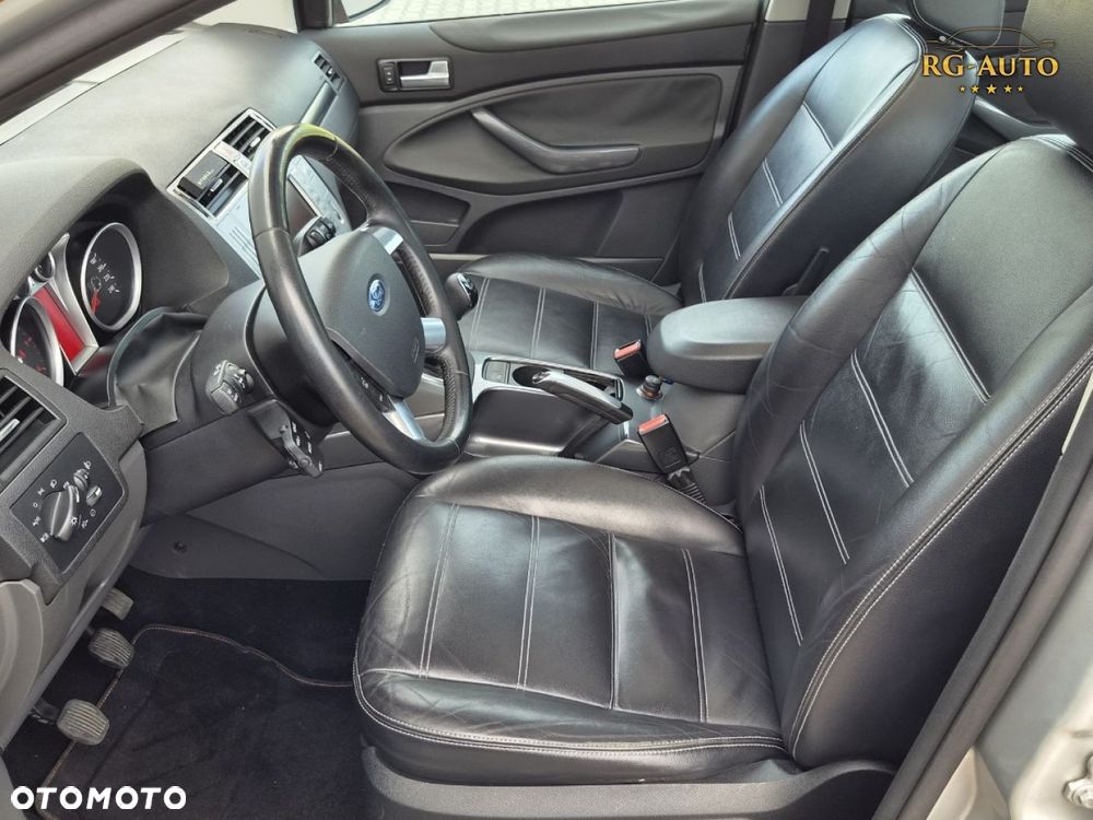 Ford Kuga - 36