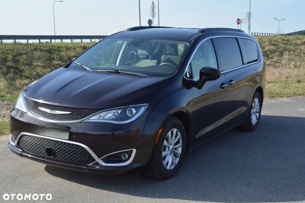 Chrysler Pacifica - 2