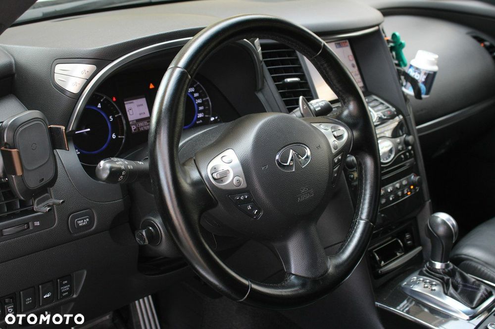 Infiniti QX70 - 18