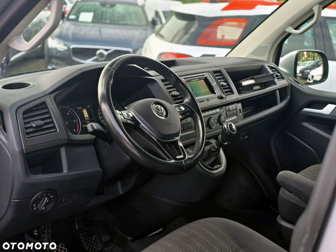 Volkswagen Caravelle - 14