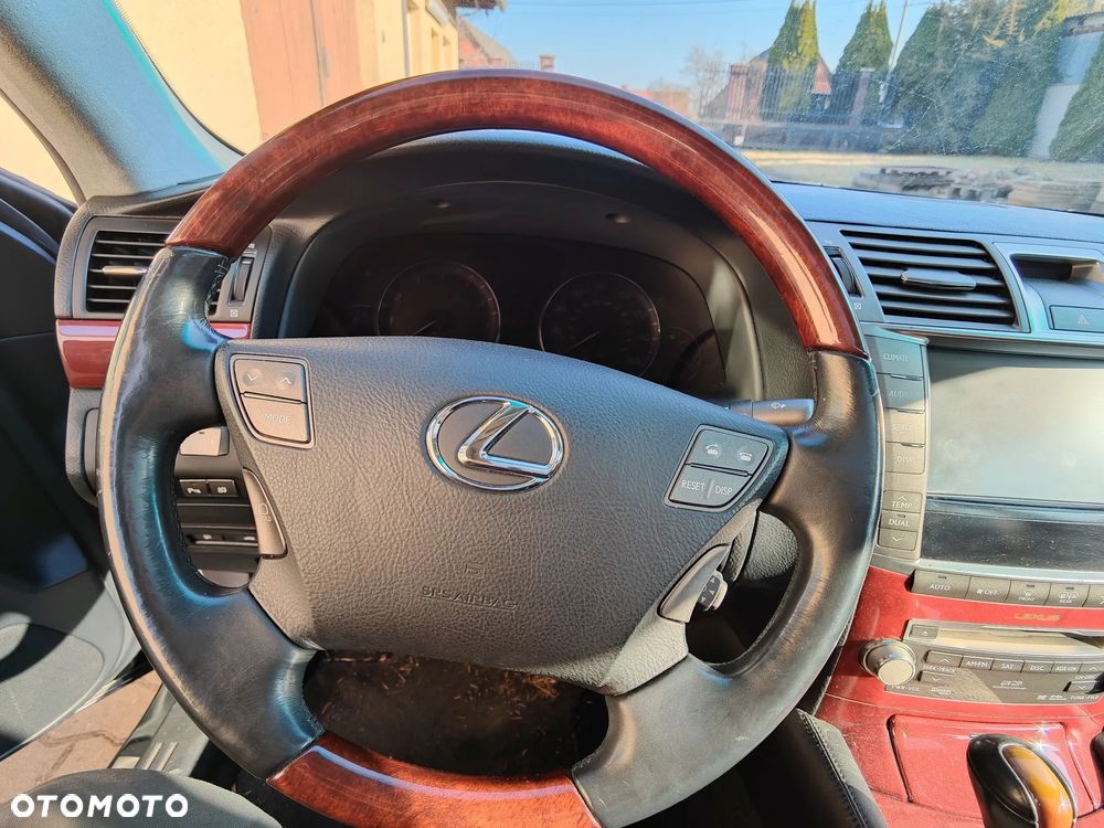 Lexus LS 460 AWD Impression Line - 20