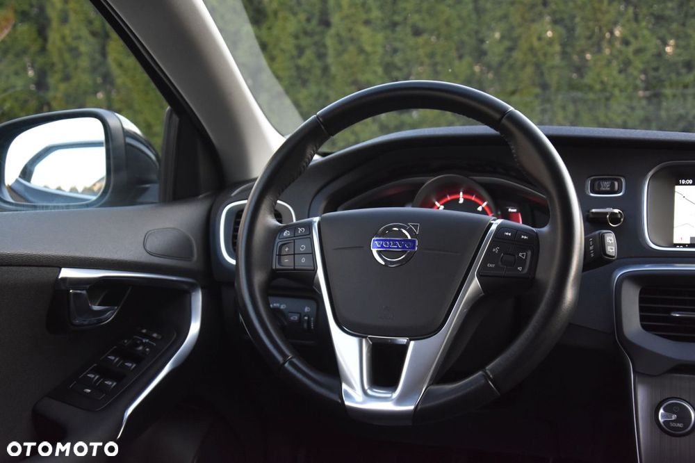 Volvo V40 D2 Drive-E Momentum - 11