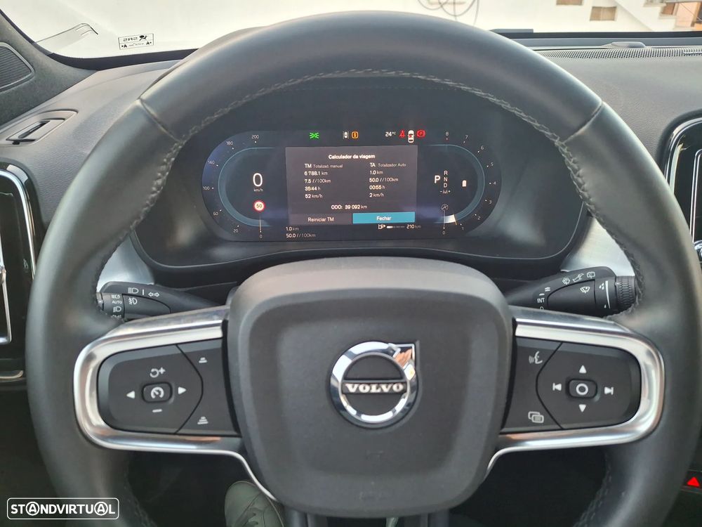 Volvo XC 40 2.0 B3 Black Edition - 23