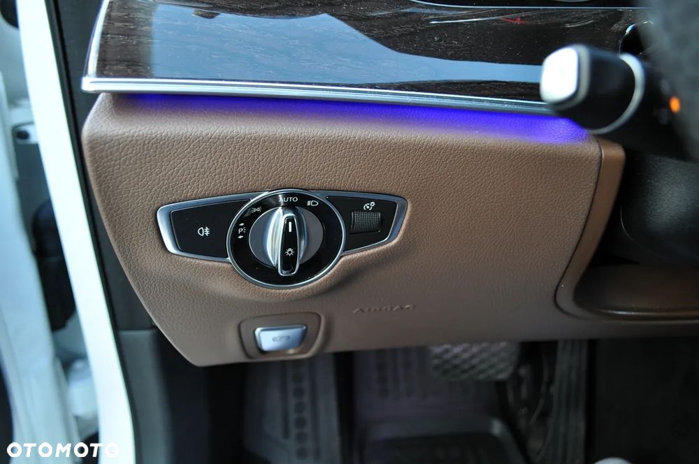 Mercedes-Benz Klasa E 200 d 9G-TRONIC - 35