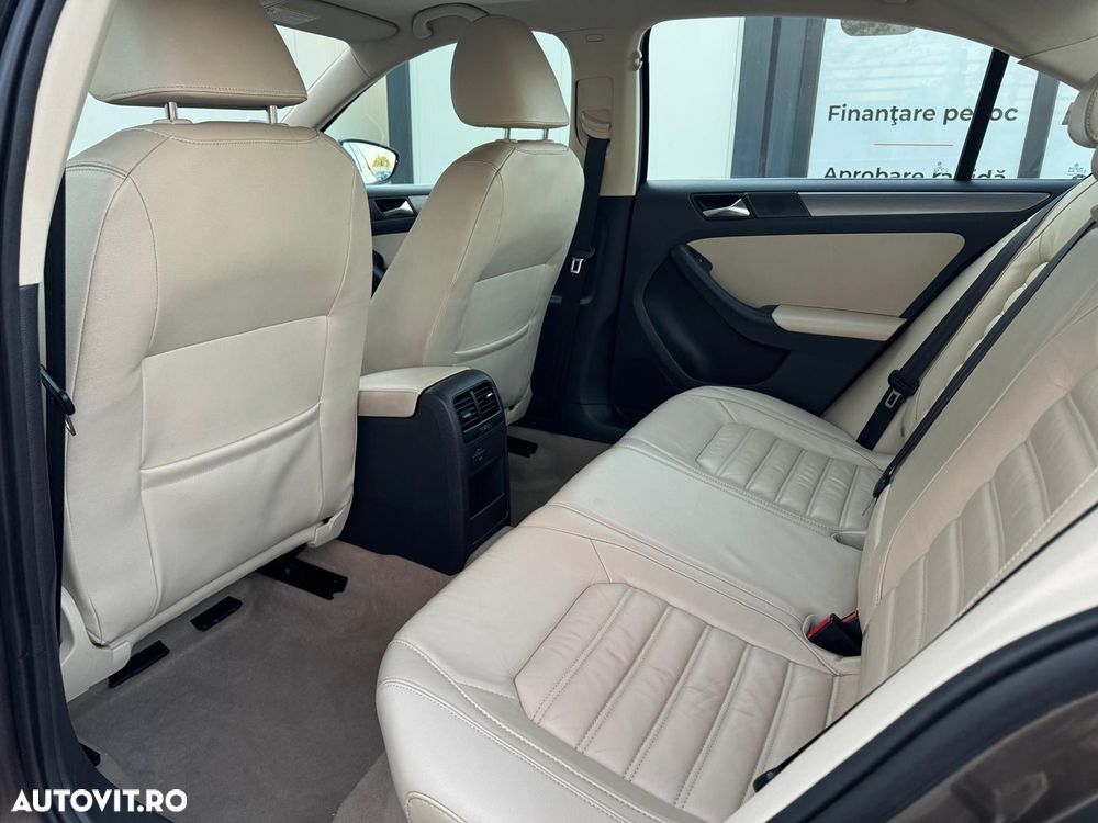 Volkswagen Jetta 1.6 TDI DSG Highline - 13