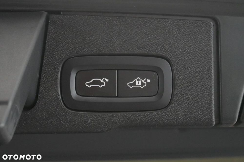 Volvo XC 60 B4 D AWD Plus Dark - 17