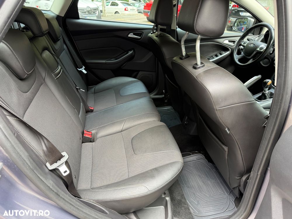Ford Focus - 12