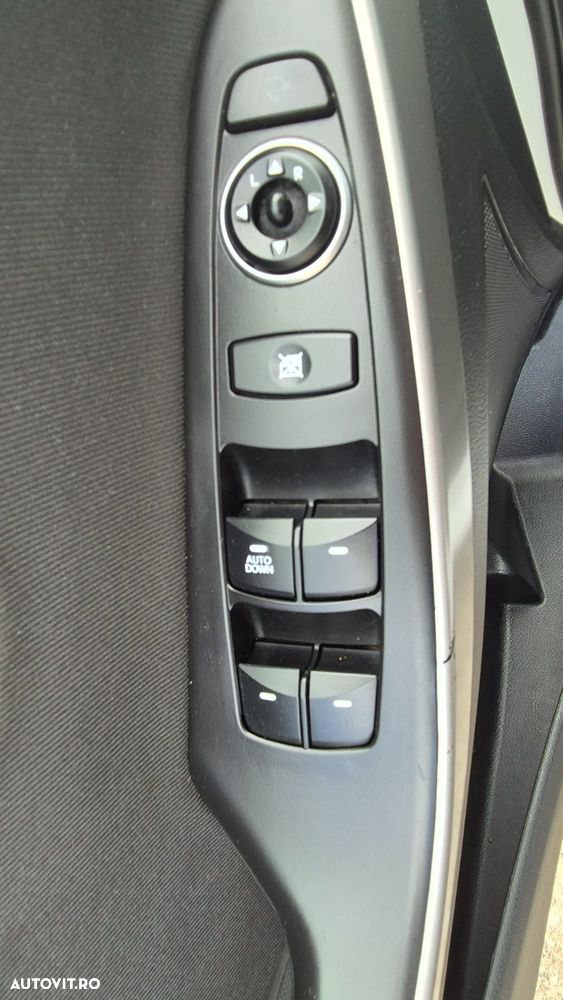 Hyundai i30 blue Kombi 1.6 CRDi Trend - 16