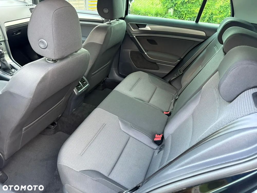 Volkswagen Golf 1.2 TSI BMT Trendline Perfectline - 28
