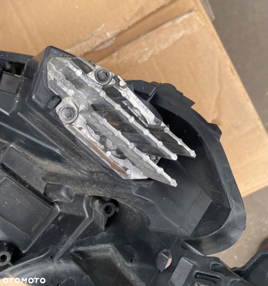 RENAULT CLIO 5 V ORYGINALNE LAMPY REFLEKTORY PRZEDNIE FULL LED LEDOWE LEDOWA LAMPA PRZEDNIA LEWA PRAWA LEWY PRAWY PRZÓD REFLEKTOR PRZEDNI LEWY PRAWY 260607647R 260104922R KOMPLET LAMP PRZEDNICH - 32