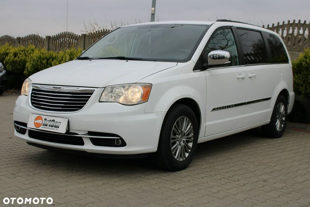 Chrysler Town & Country - 37