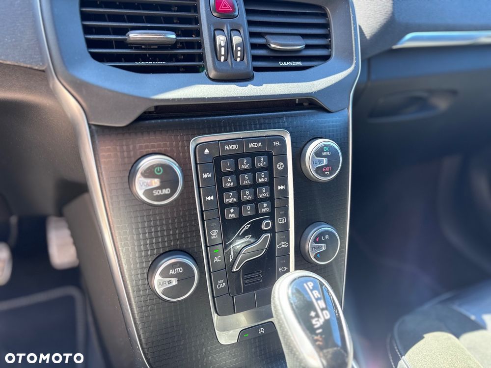 Volvo V40 D3 Geartronic RDesign - 28