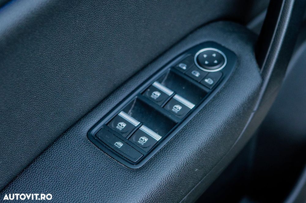 Renault Captur BLUE dCi EDC Intens - 25