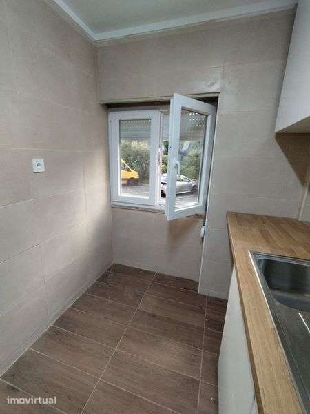 Arrendamento T 1  espaçoso remodelado - Grande imagem: 4/12
