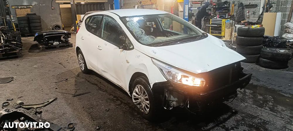 Dezmembrari / Dezmembrez Kia Ceed (JD) 1.4 CRDi D4FC cutie viteze manuala cod culoare Tricoat White Pearl - 1