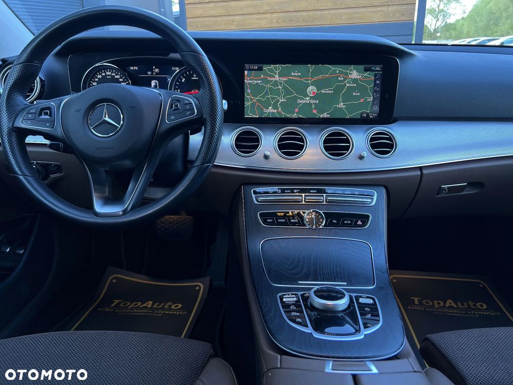 Mercedes-Benz Klasa E 220 d Business Edition 9G-TRONIC - 39