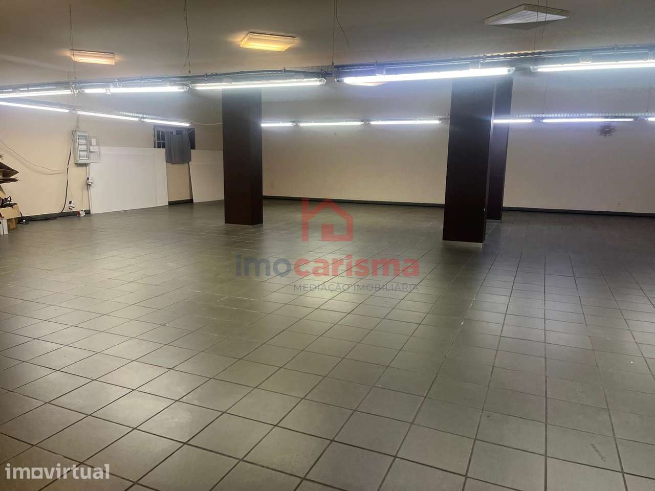 Armazém para Arrendamento em Lordelo, Guimarães – 200 m² - Grande imagem: 4/11
