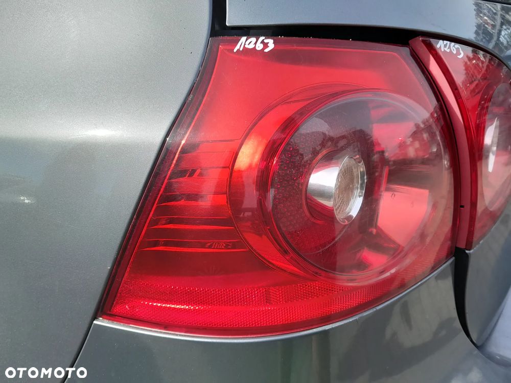 VW GOLF V LAMPA TYLNA LEWA W BŁOTNIK HB - 3