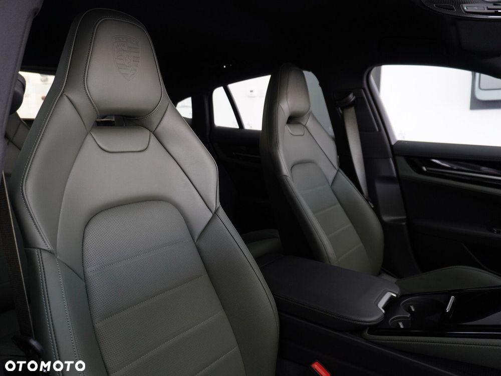 Porsche Panamera 4 E-Hybrid PHEV - 33