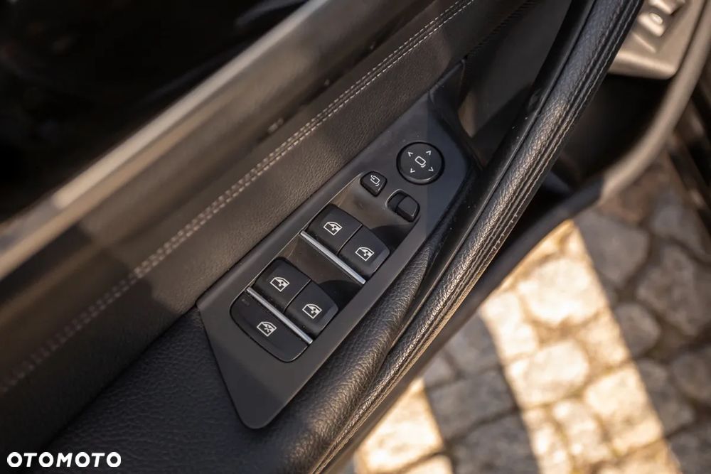 BMW Seria 5 520d xDrive Luxury Line sport - 27
