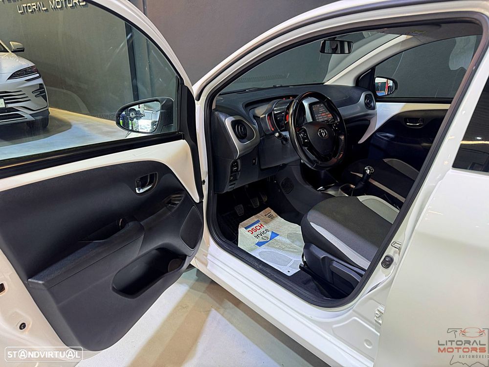 Toyota Aygo 1.0 X-Play Plus - 14