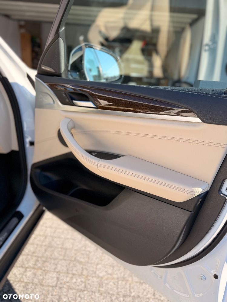 BMW X3 xDrive30i Luxury Line - 24