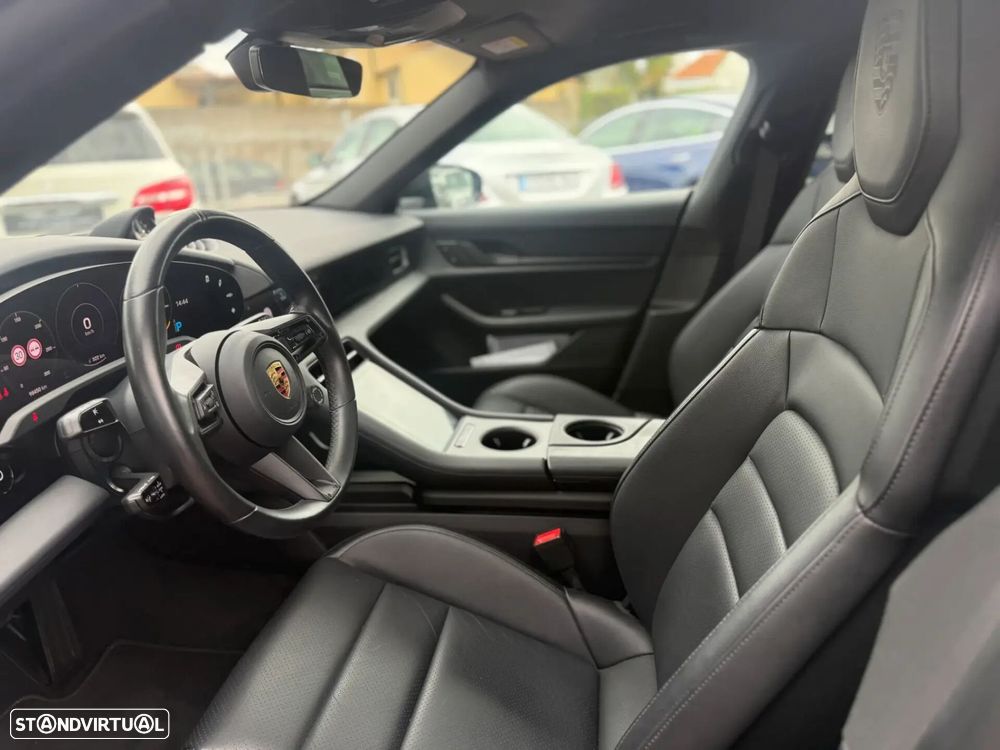 Porsche Taycan Sport Turismo - 12