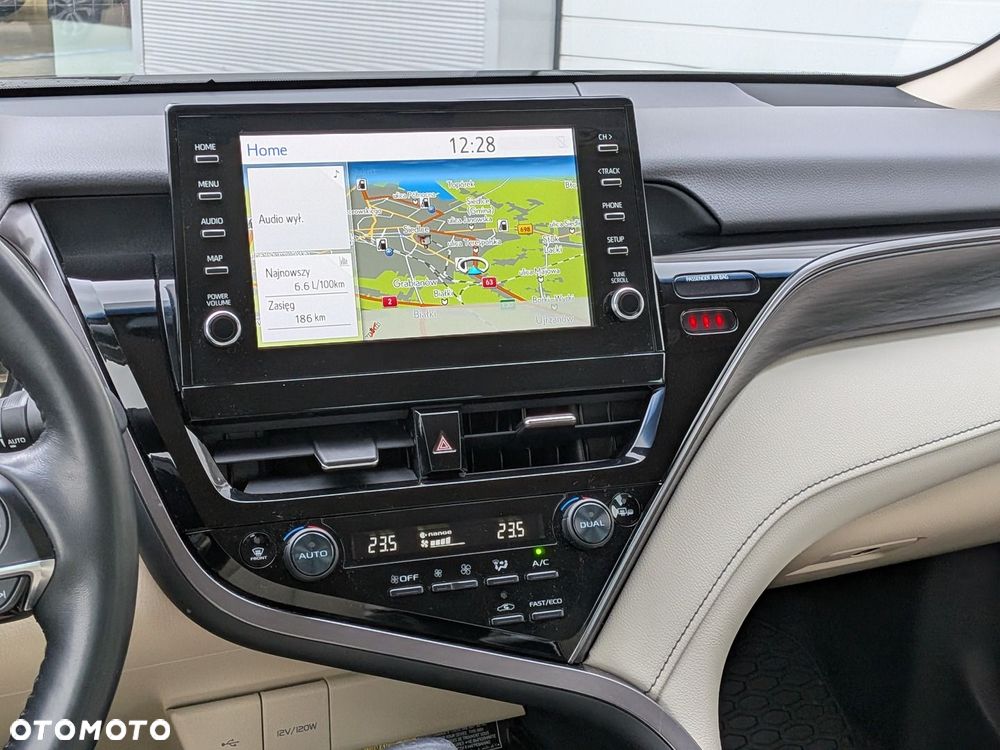 Toyota Camry 2.5 Hybrid Executive CVT - 22