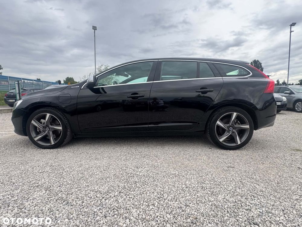 Volvo V60 D6 AWD Plug-in Hybrid R-Design Momentum - 15