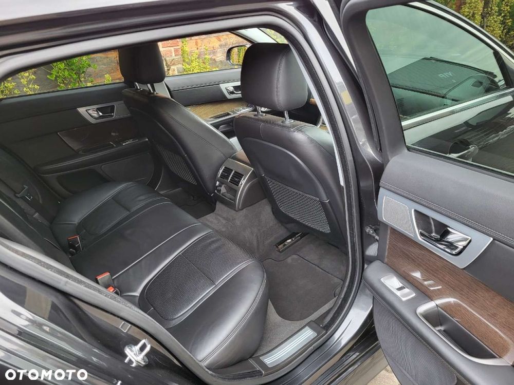 Jaguar XF - 19