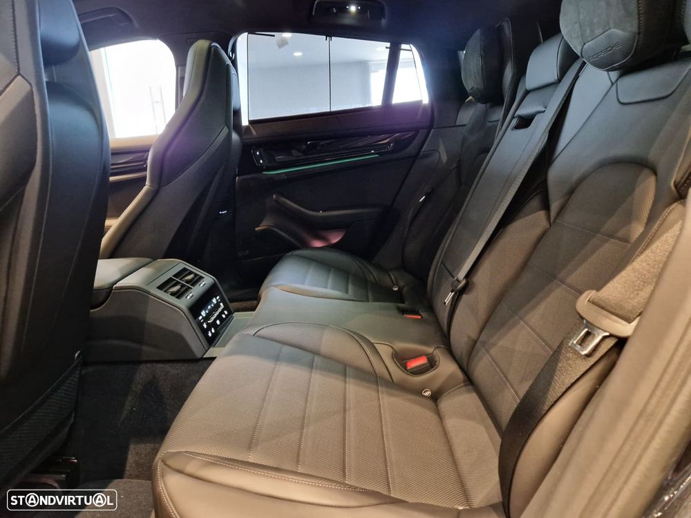 Porsche Panamera 4 E-Hybrid - 25