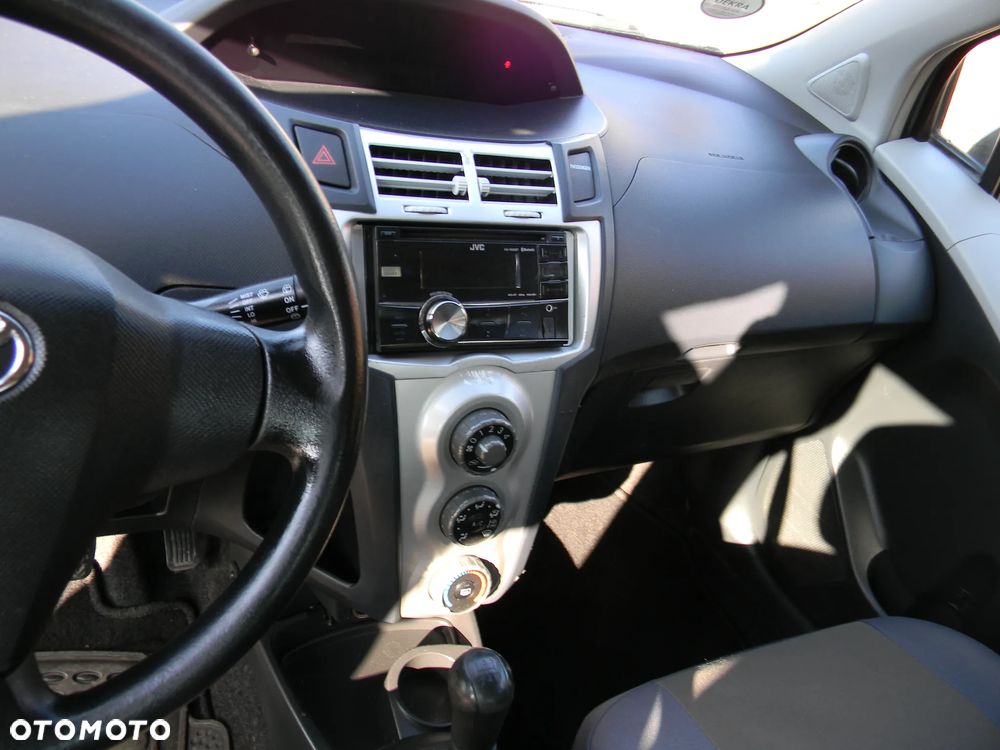 Toyota Yaris 1.3 Luna A/C - 3