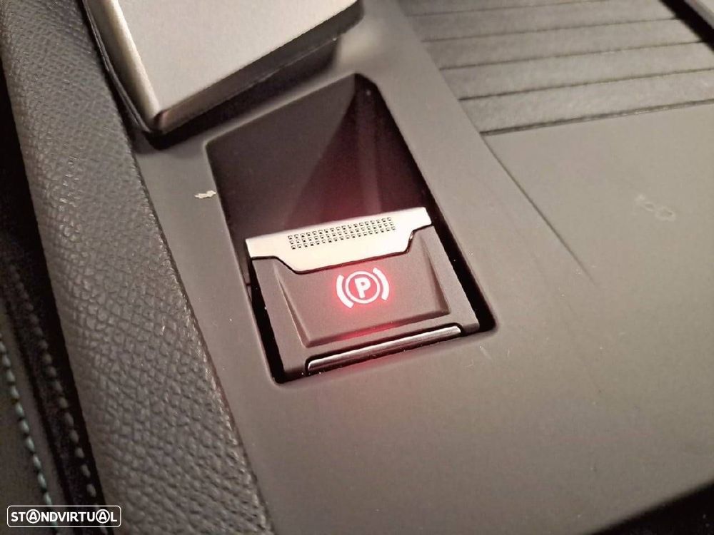 Peugeot 408 1.2 Hybrid Allure e-DCS6 - 25