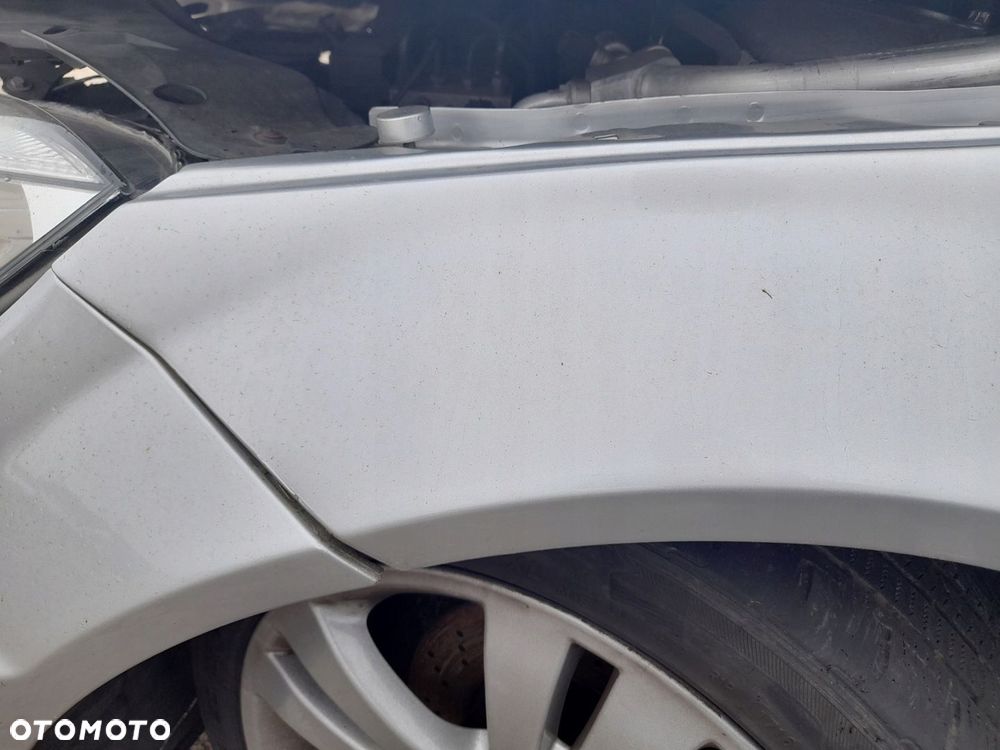 MERCEDES C W204 BŁOTNIK LEWY PRZÓD PRZEDNI 775 - 10