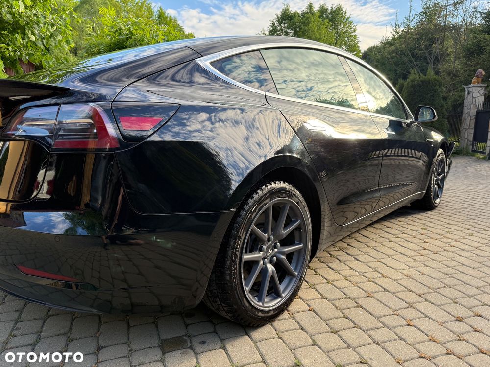 Tesla Model 3 - 8