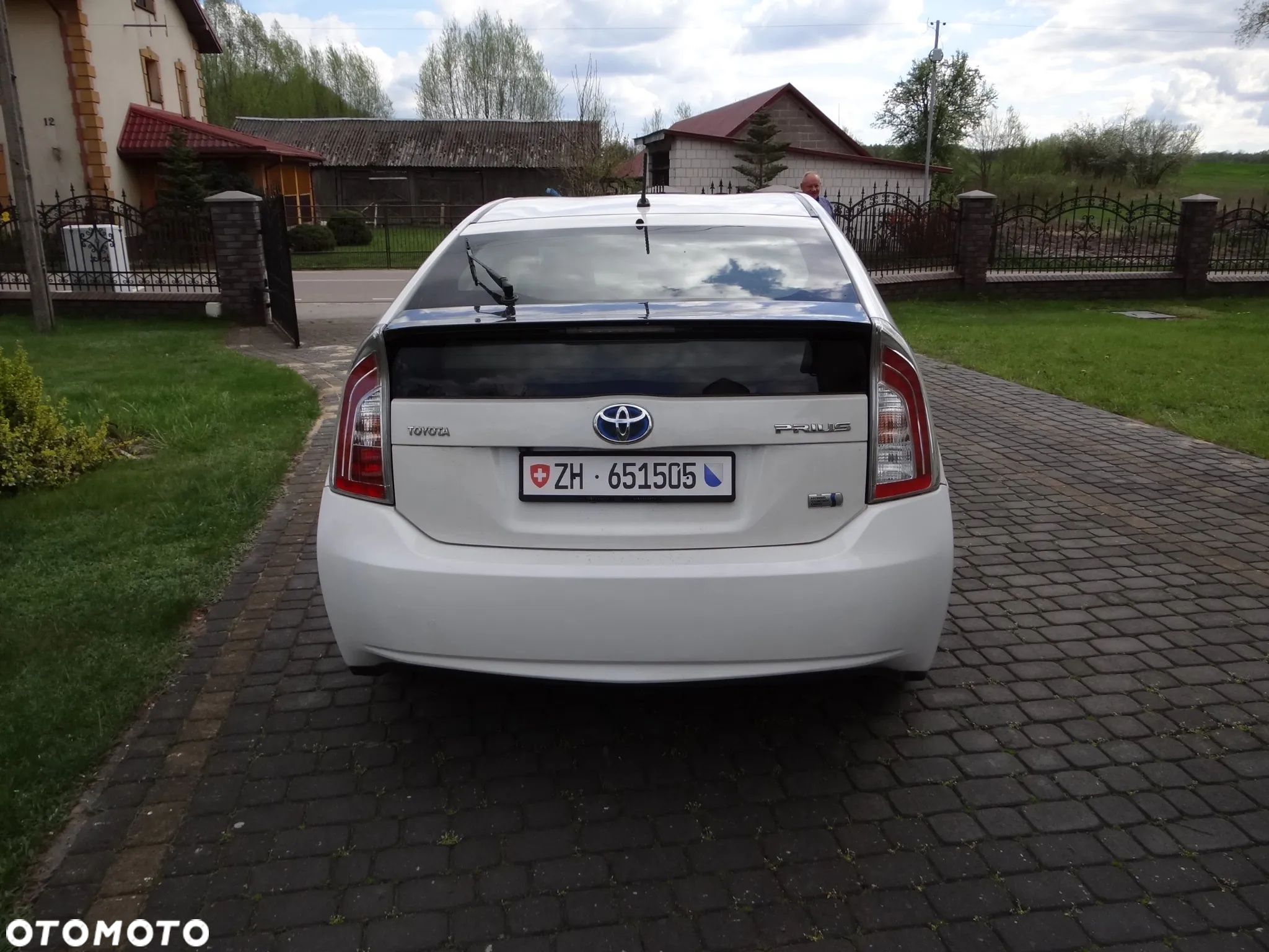 Toyota Prius (Hybrid) - 16
