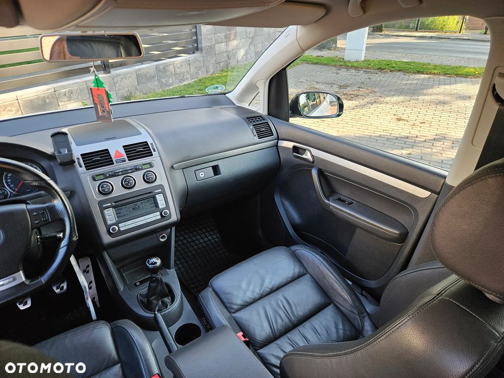 Volkswagen Touran 2.0 TDI DPF R-Line Edition - 20