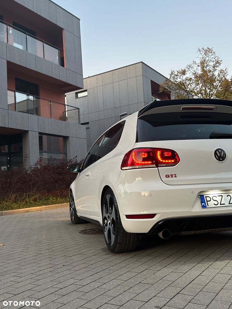 Volkswagen Golf VI 2.0 TSI GTI - 19