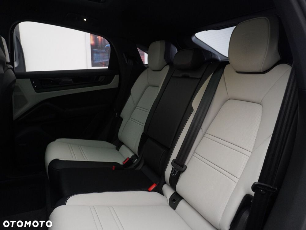 Porsche Cayenne E-Hybrid PHEV Black Edition - 35