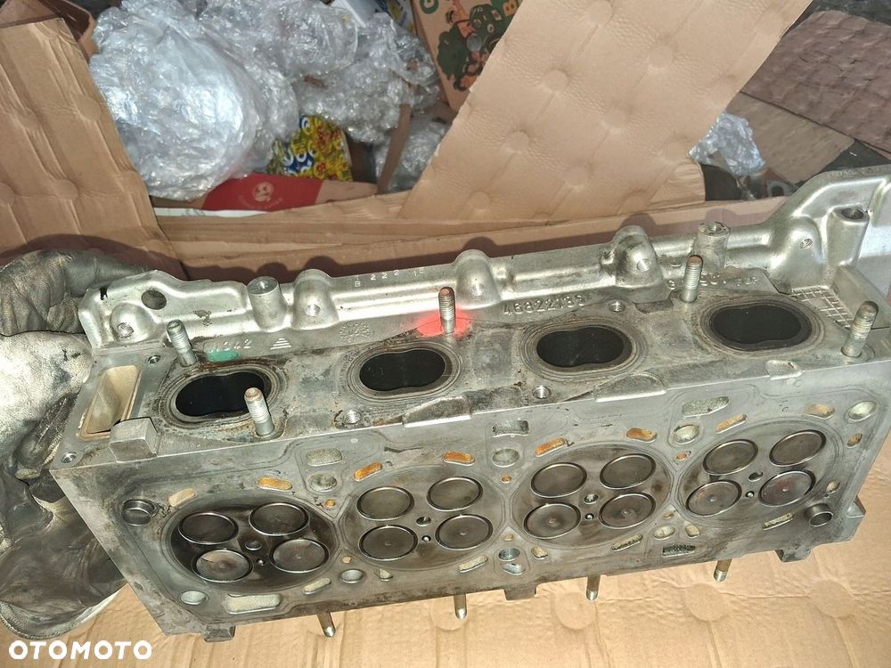 Głowica silnika Opel Vectra C Zafira B 1.9 CDTI 46822135 - 4