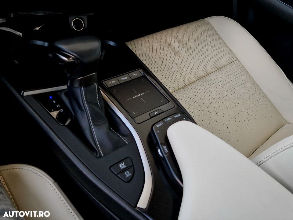Lexus UX - 19