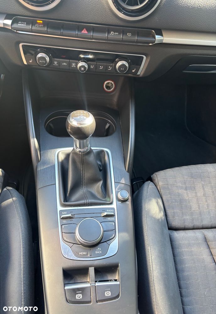 Audi A3 3-drzwiowe 1.6 TDI Ambition - 19
