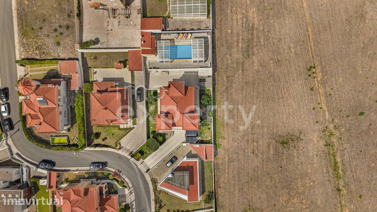 Moradia com 3 suites e piscina coberta a 10 min das praias da Ericeira - Grande imagem: 4/47