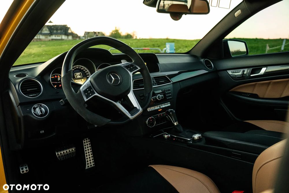 Mercedes-Benz Klasa C 63 AMG - 38