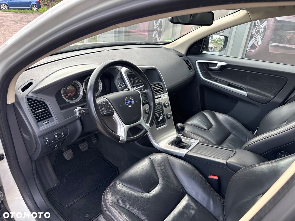 Volvo XC 60 D4 Momentum - 23