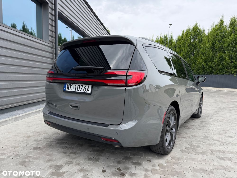 Chrysler Pacifica - 5